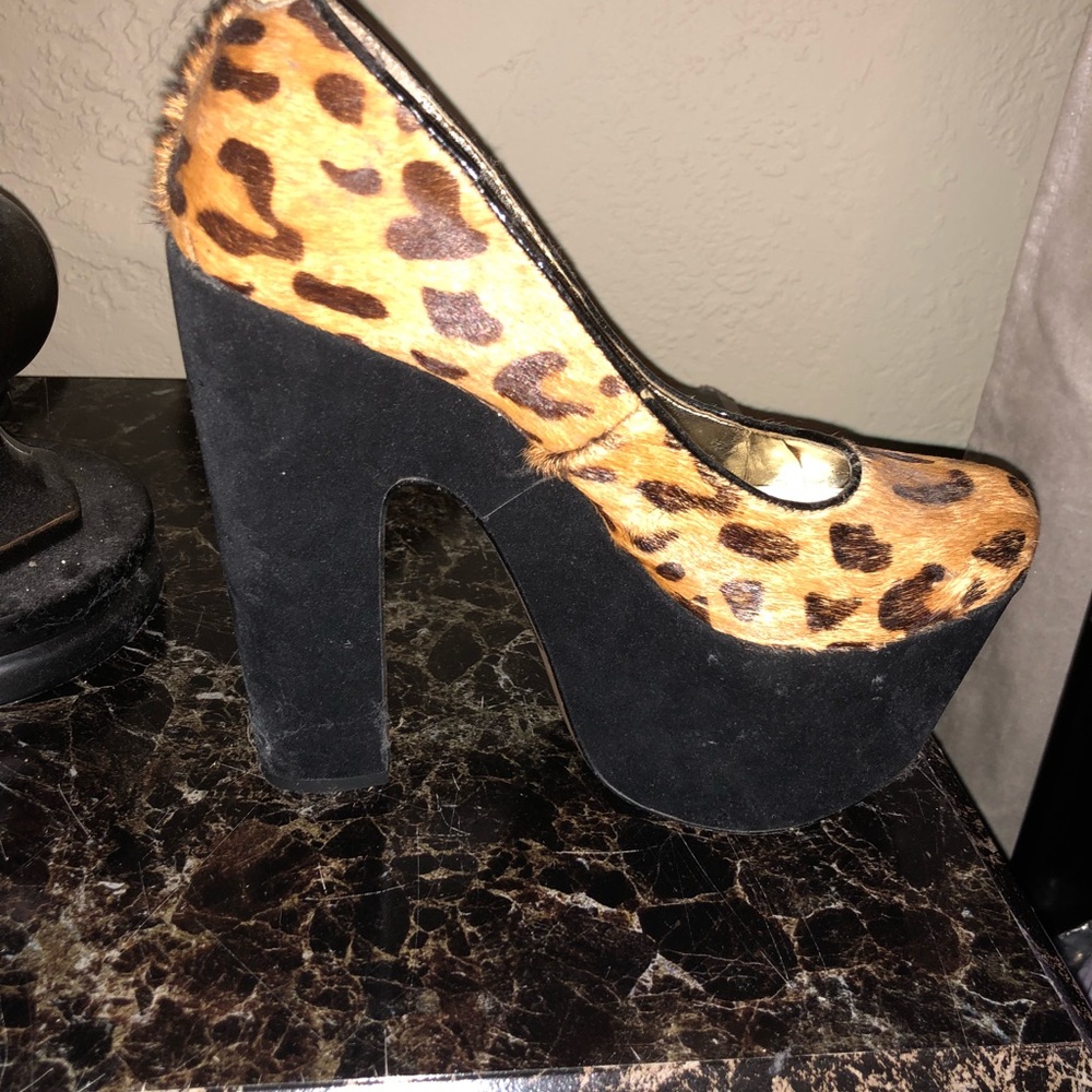Black and leopard pumps - Picture 2 of 2